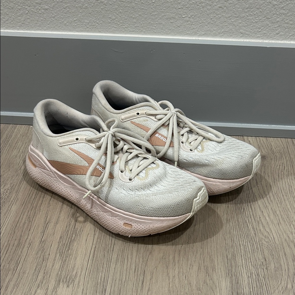 Brooks Women's Athletic Shoes - Cream and Pink